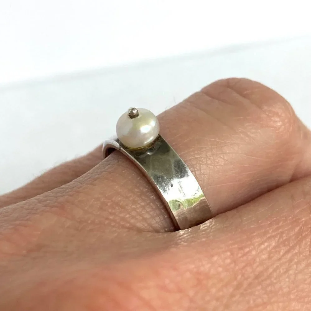 Sterling Silver 925 GA 5MM Hammered Genuine White Pearl Band Ring Sz 6.5